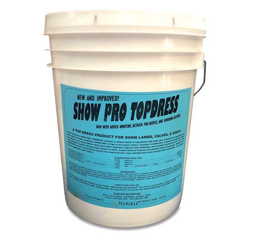 white 5 gallon bucket of Show Pro Top Dress with a blue label and black text